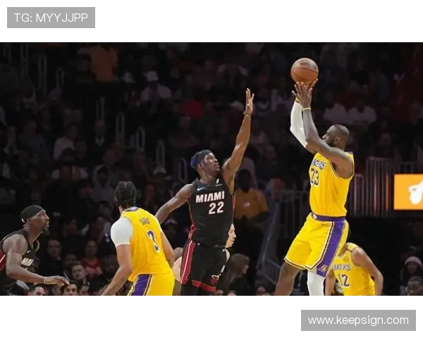 NBA今日战报：詹姆斯复出助湖人轻取勇士，字母哥三双带领雄鹿击败热火 - 副本